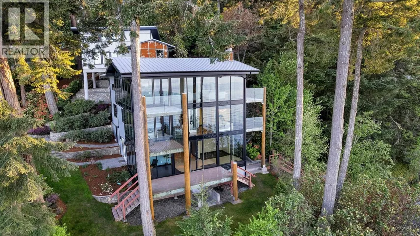 1676 Lands End Rd, North Saanich, British Columbia V8L5L5