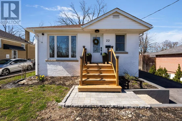 22 AGNES STREET, Barrie (Wellington), Ontario L4M2S2