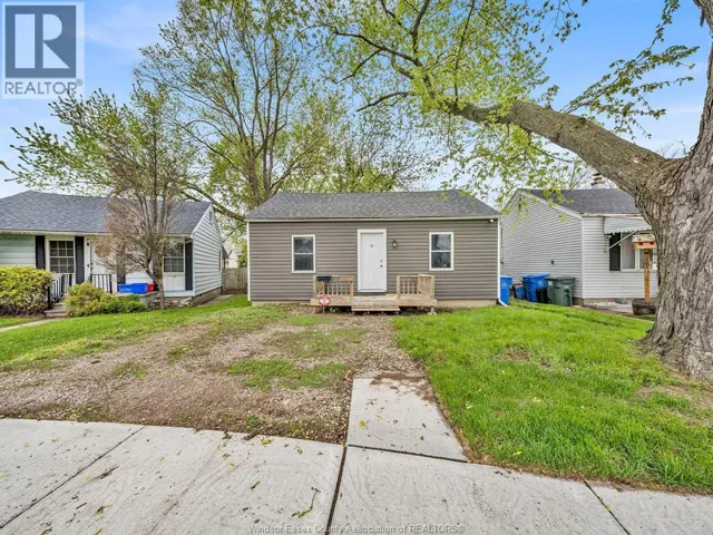 3422 BARRYMORE, Windsor, Ontario N9C1V1
