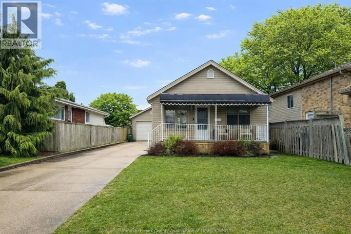 2579 LLOYD GEORGE BOULEVARD, Windsor, Ontario N8T2T3