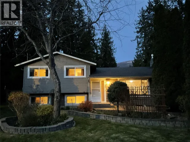 705 Shuswap Avenue, Sicamous, British Columbia V0E2V0