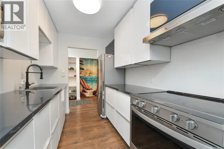208 955 Dingley Dell, Esquimalt, British Columbia V9A5R6