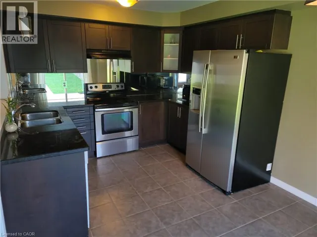 48 WARNER Lane, Brantford, Ontario N3T0E7