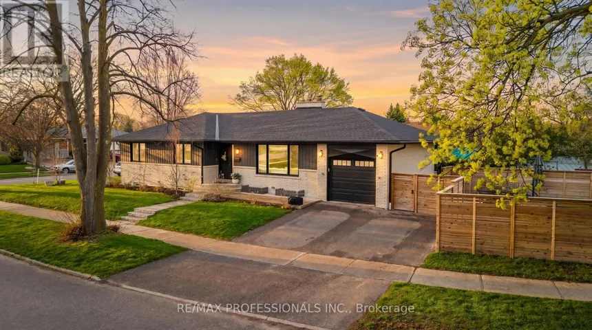 2 TEWSLEY PLACE, Toronto (Willowridge-Martingrove-Richview), Ontario M9P1N7