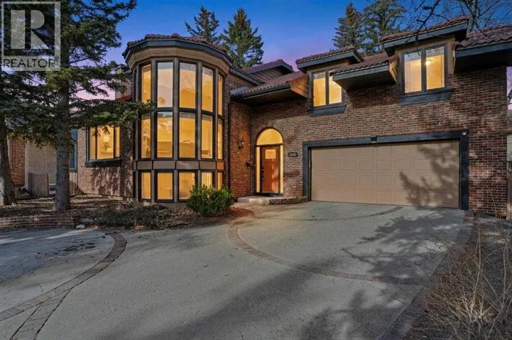 311 Coach Light Bay SW, Calgary, Alberta T3H1X3