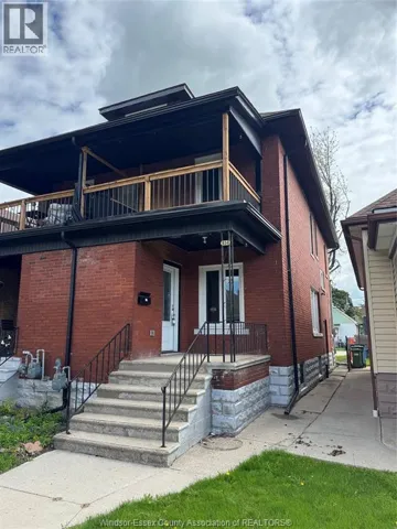 934 GLADSTONE, Windsor, Ontario N9A2T6