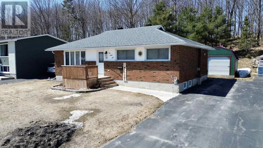 24 Axmith AVE, Elliot Lake, Ontario P5A1B7