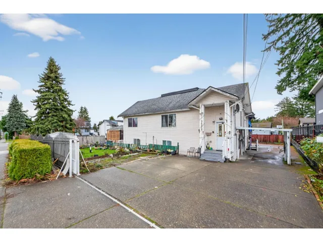 7576 140 STREET, Surrey, British Columbia V3W5J8