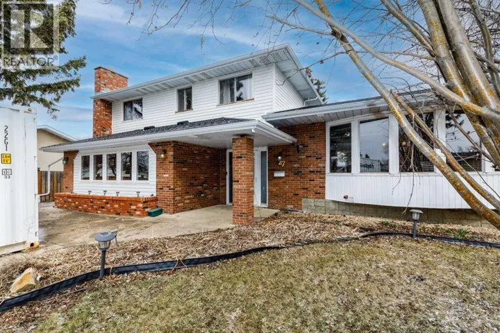 27 Wallace Close, Red Deer, Alberta T4N5L8