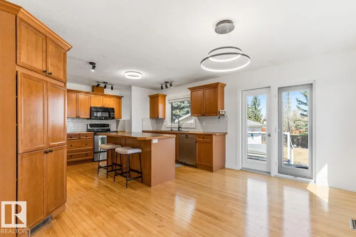 18536 68 AV NW, Edmonton, Alberta T5T2M7