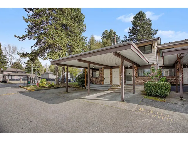 241 7447 140 STREET, Surrey, British Columbia V3W6G5