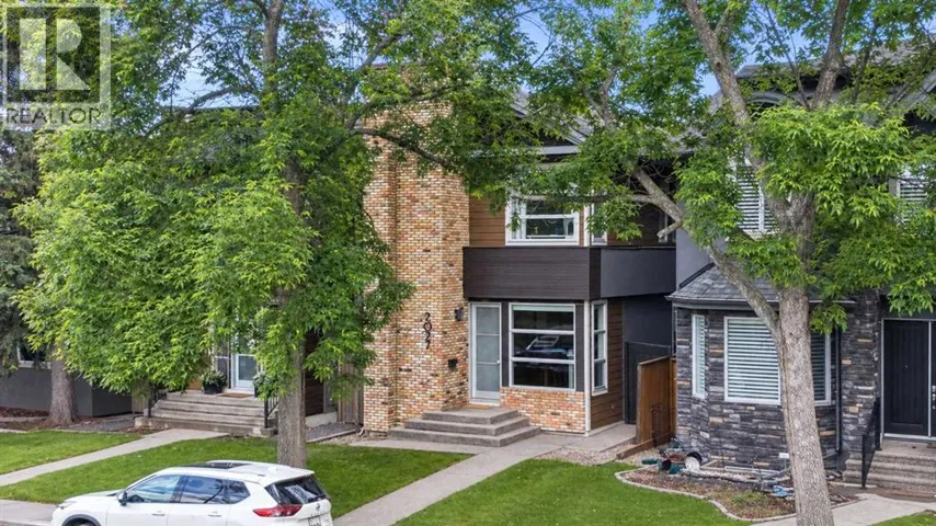 2027 42 Avenue SW, Calgary, Alberta T2T2M8