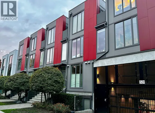 8 531 E 16TH AVENUE, West Vancouver, British Columbia V5T2V1