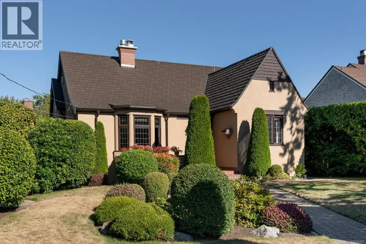671 Linkleas Ave, Oak Bay, British Columbia V8S5C2