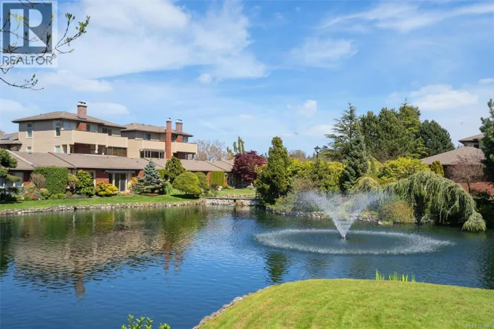 118 2345 Cedar Hill Cross Rd, Oak Bay, British Columbia V8P5M8