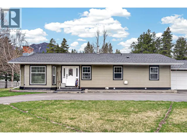 255 Pine Avenue, Sparwood, British Columbia V0B2G0