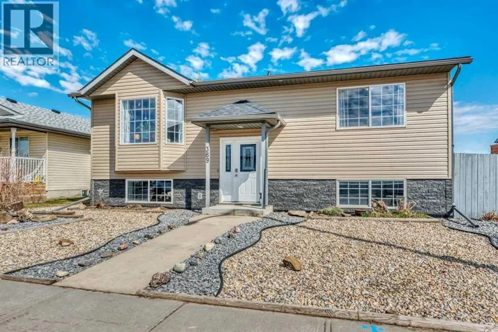 389 Strathford Crescent, Strathmore, Alberta T1P1P1
