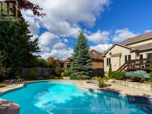 668 FOXCROFT BOULEVARD, Newmarket (Stonehaven-Wyndham), Ontario L3X1N3