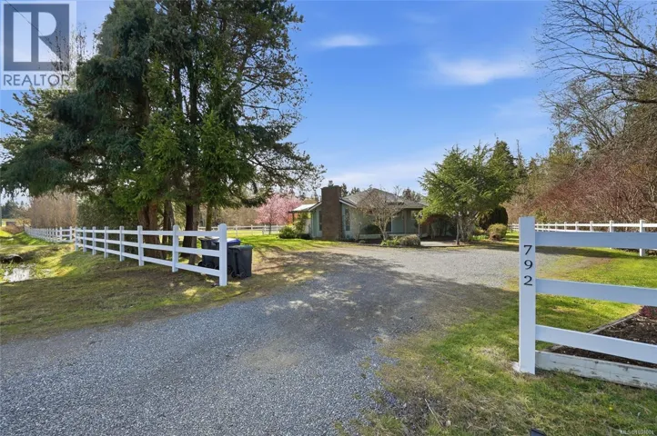 792 Bennett Rd, Qualicum Beach, British Columbia V9K1N1