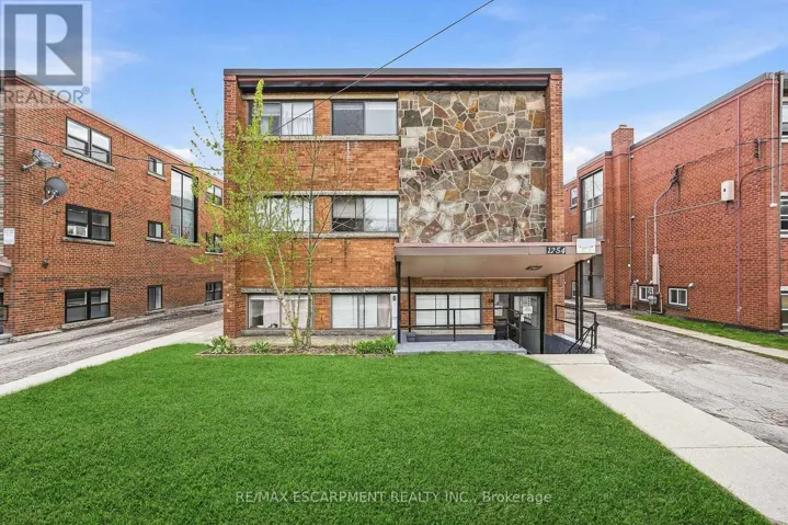 1254 FENNELL AVENUE E, Hamilton (Huntington), Ontario L8T1T4