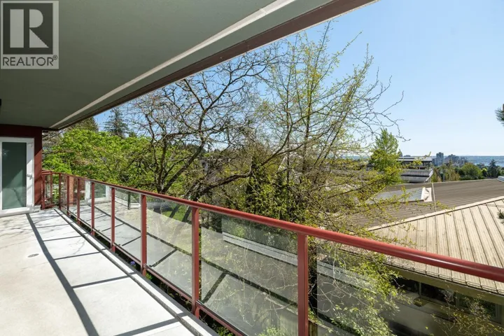 322 121 W 29 STREET, North Vancouver, British Columbia V7N4L6