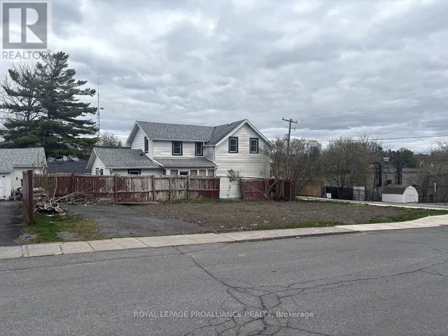 27 WATER STREET W, Greater Napanee (Greater Napanee), Ontario K7R1V3