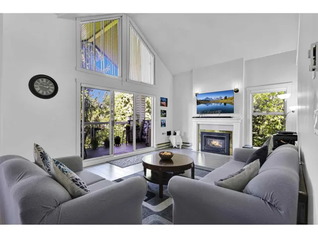 315 13918 72 AVENUE, Surrey, British Columbia V3W0T4