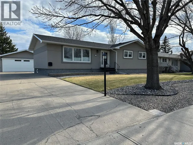 606 Staveley CRESCENT, Weyburn, Saskatchewan S4H2T6