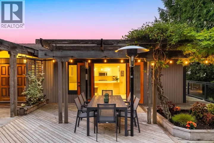 4615 WOODGREEN DRIVE, West Vancouver, British Columbia V7S2V4