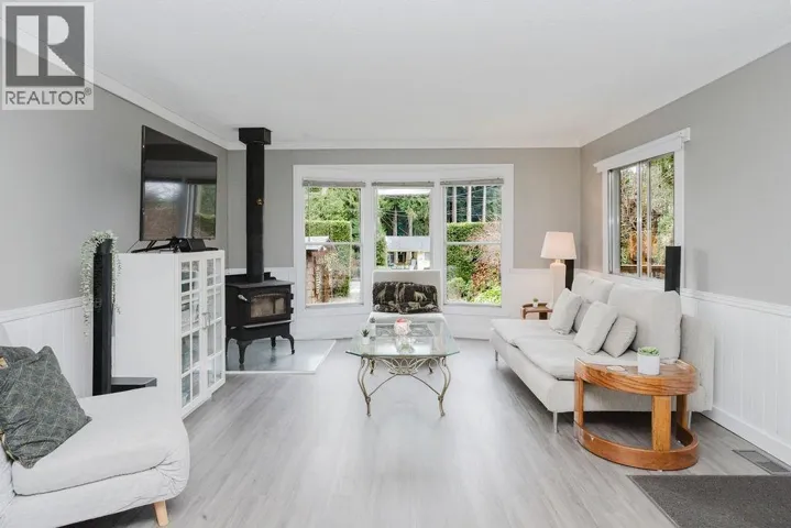 3366 RICHARDS ROAD, Roberts Creek, British Columbia V0N2W2