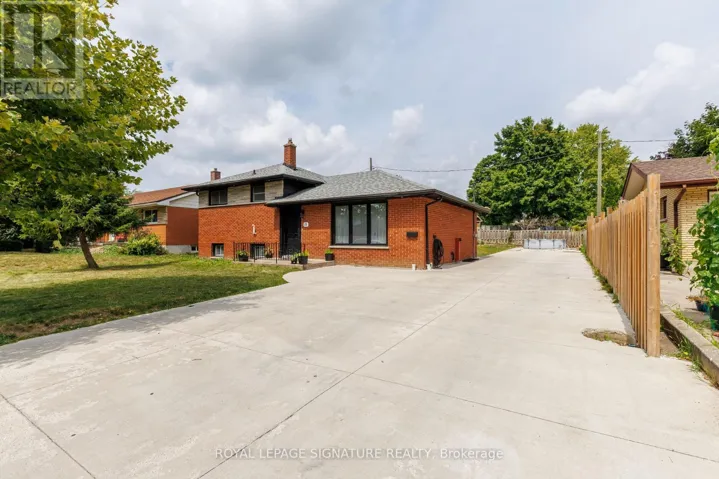 18 SILVERDALE CRESCENT, London South (South T), Ontario N5Z4A4