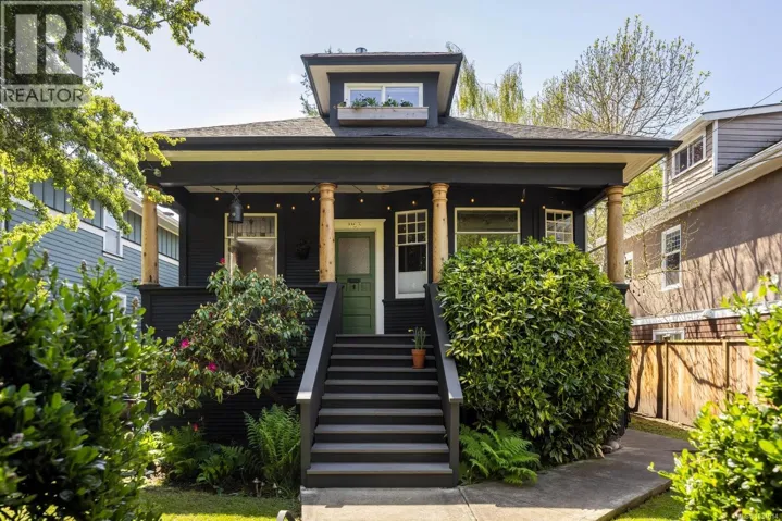 1163 Chapman St, Victoria, British Columbia V8V2T5