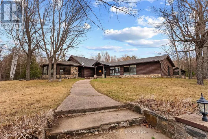 104 K/O LODGE TRAIL, Laurentian Hills, Ontario K0J1P0