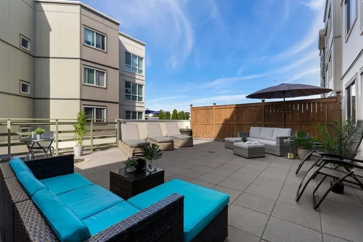 212 15795 CROYDON DRIVE, Surrey, British Columbia V3Z2L6