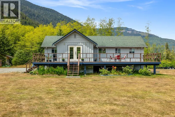 843 Sayward Rd, Sayward, British Columbia V0P1R0