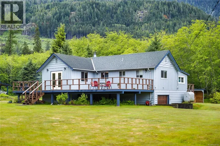 843 Sayward Rd, Sayward, British Columbia V0P1R0