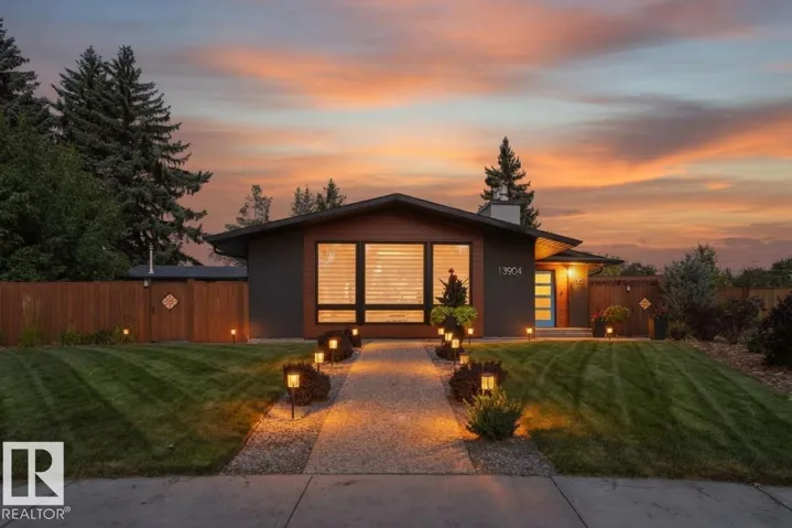 13904 86 AV NW, Edmonton, Alberta T5R4A9