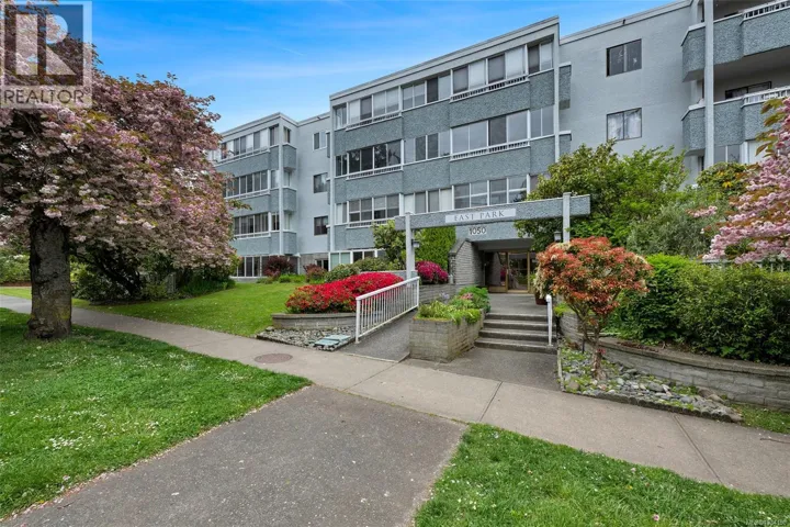 201 1050 Park Blvd, Victoria, British Columbia V8V2T4