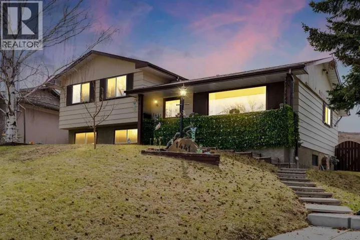 1441 Hunterbrook Road NW, Calgary, Alberta T2K4V3