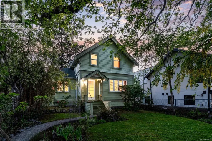 1274 Hewlett Pl, Oak Bay, British Columbia V8S4P7
