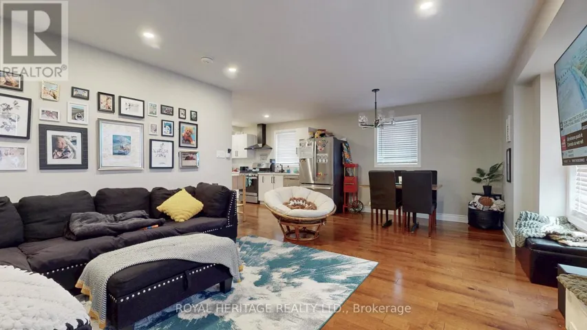 3 - 100 CROMWELL AVENUE, Oshawa (Vanier), Ontario L1J4T6