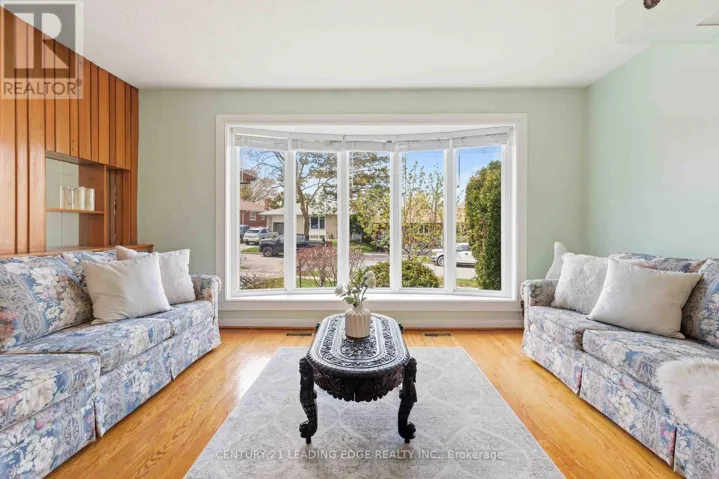 61 HOLLYHEDGE DRIVE, Toronto (Bendale), Ontario M1J1X2