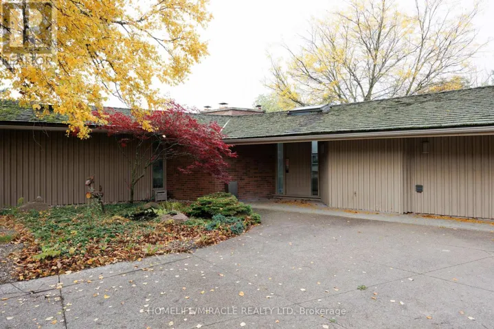 11 CHAMPLAIN CRESCENT, King (King City), Ontario L7B1K1