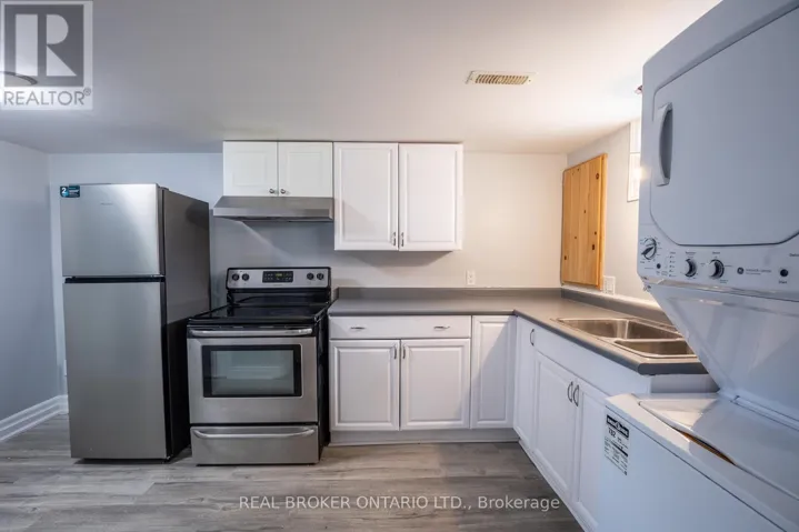 3 - 32 GROVE STREET W, Barrie (Queen's Park), Ontario L4N1M7