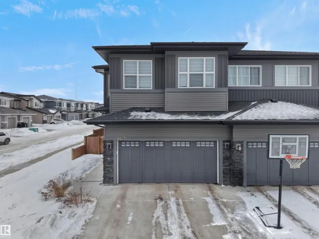 9143 PEAR DR SW, Edmonton, Alberta T6X2N8