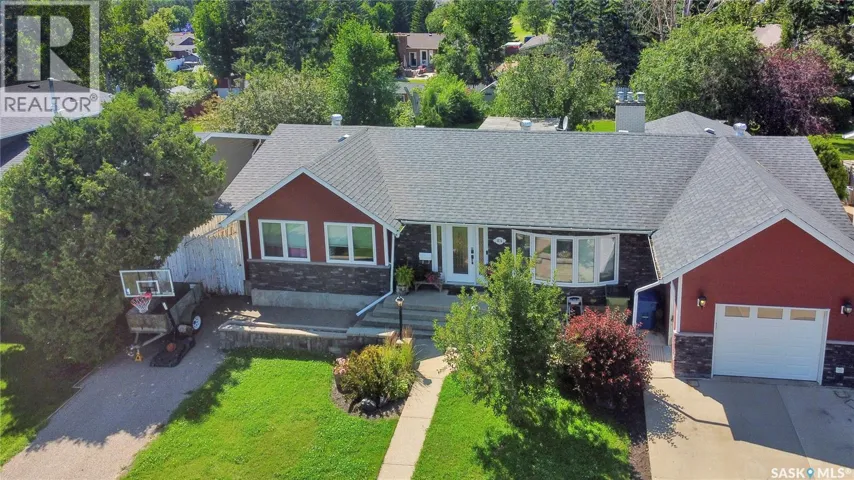 1614 11th AVENUE NW, Moose Jaw, Saskatchewan S6H6W9