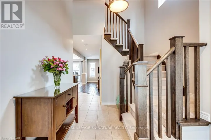 8 BLUE RIBBON WAY, Hamilton (Binbrook), Ontario L0R1C0