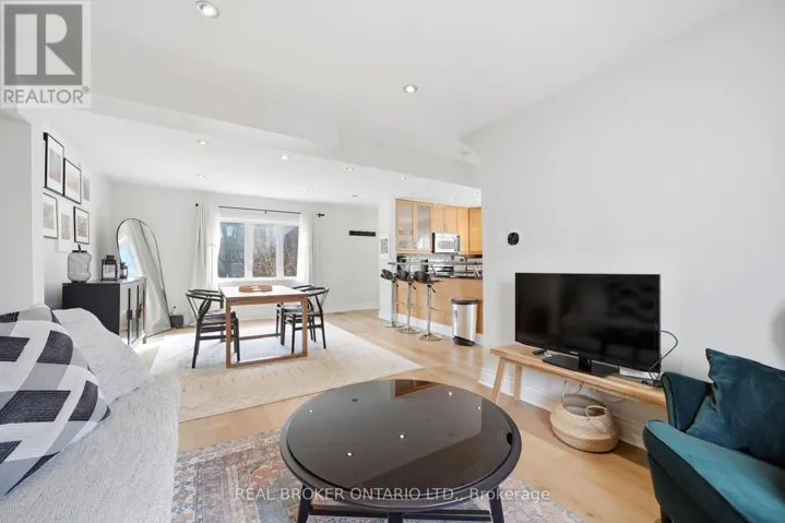 UPPER - 24 GLENBURN AVENUE, Toronto (O'Connor-Parkview), Ontario M4B2X2