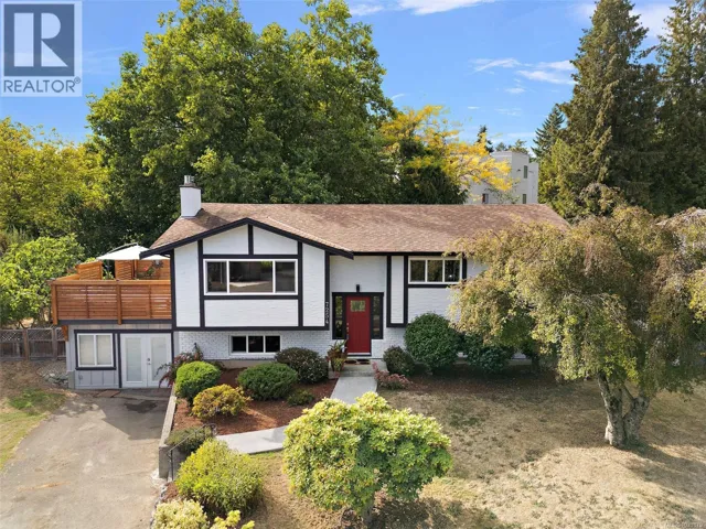 7254 Enid Pl, Central Saanich, British Columbia V8M1H3