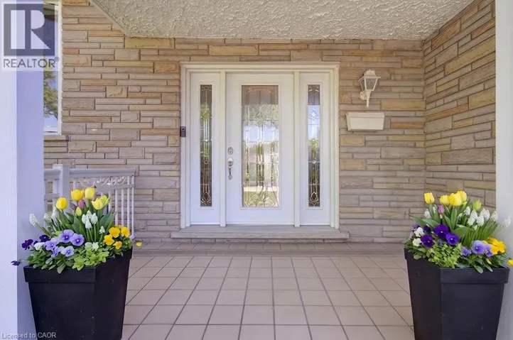 2344 BRINELL Avenue, Burlington, Ontario L7R3P5